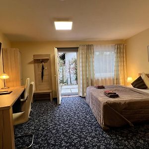 Comfort Zimmer mit Kingsize-Bett